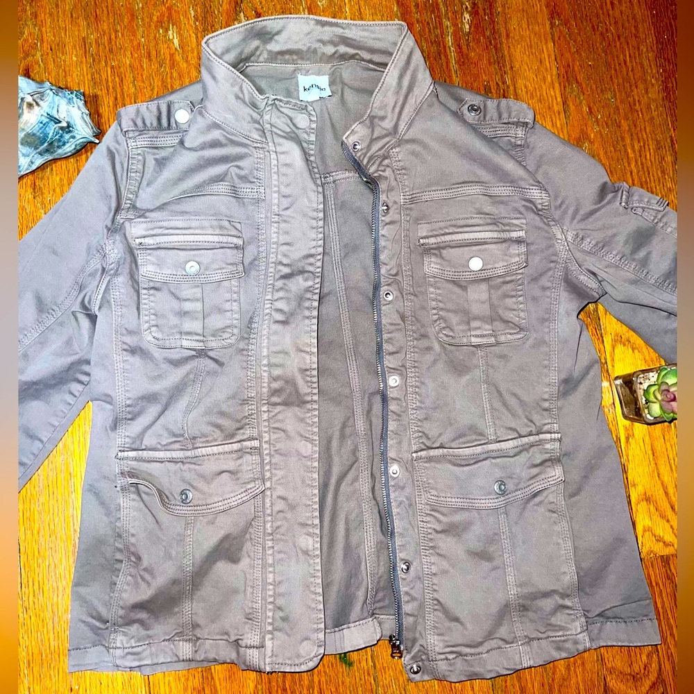 A lightly worn Kensie military style gray jacket in a XL.
